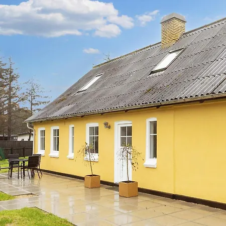 Holiday home Two-bedroom In 6 *