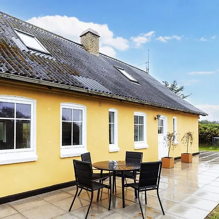 Two-bedroom In 6 Holiday home
