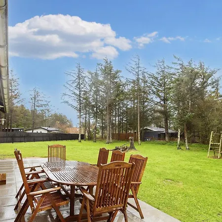 Holiday home Two-bedroom In 6 *