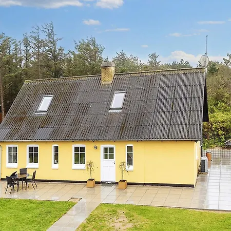 Holiday home Two-bedroom In 6
