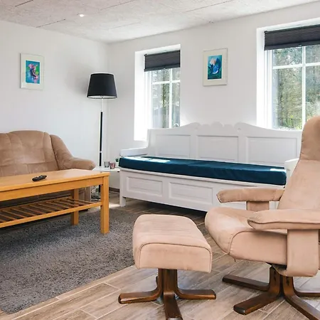 8 Person In Lokken-by Traum