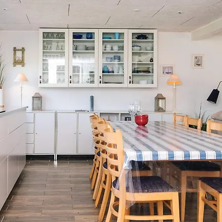 8 Person In Lokken-by Traum *