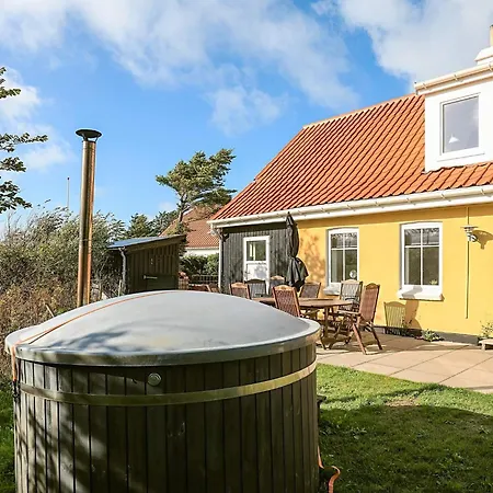 8 Person In Lokken-by Traum