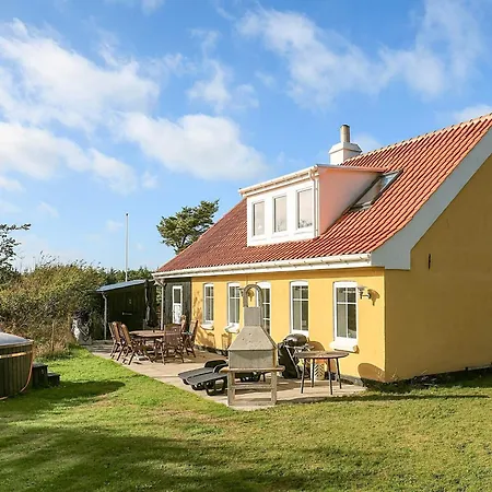 8 Person In Lokken-by Traum *